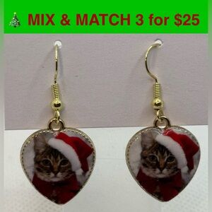 CE60 - Cat with Santa Hat & Gold-tone Heart Earrings